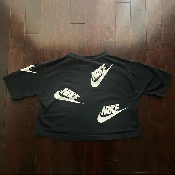 Nike Women's T-Shirt Size XS Black/White Cropped Casual Logo Cotton - Picture 2 of 5